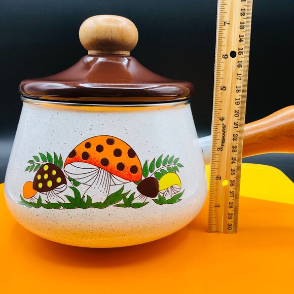 Vintage 70s Merry Mushrooms Enamel Fondue Pot Wood Handle, Retro Cottagecore - Picture 11 of 11